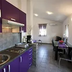 8 Apartman Póla