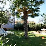 8 Apartman *