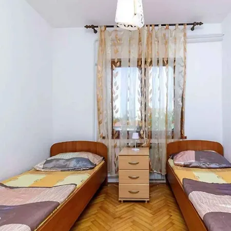 Apartment Keres 3 * Pula