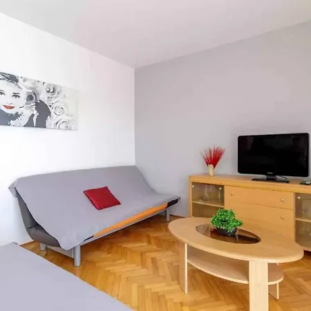 Apartment Pula 8 * Pula