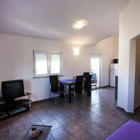 Apartment Pula 8 *