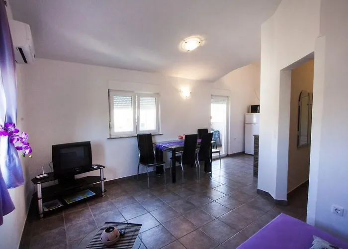 Apartment Pula 8 *